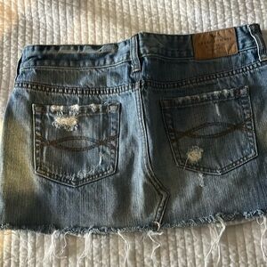 woman’s abercrombie and finch denim mini skirt size 4